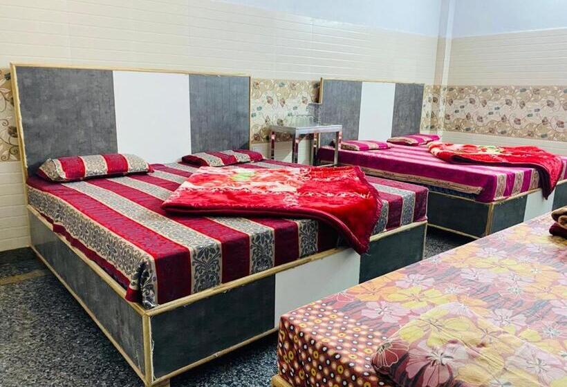 חדר משפחתי, Hari Ganga Near By Bus And Railway Station