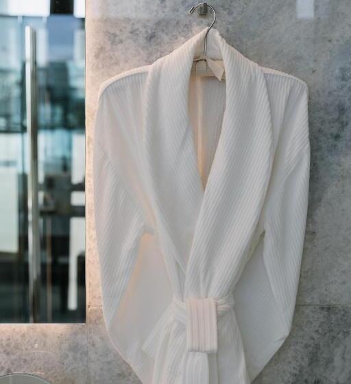 スーペリアースイート, Alexander