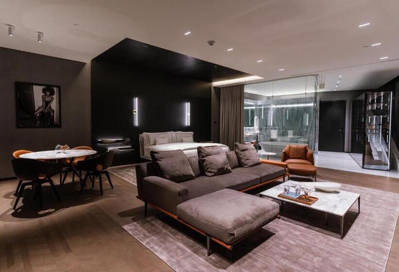 プレジデントスイートルーム, Alexander