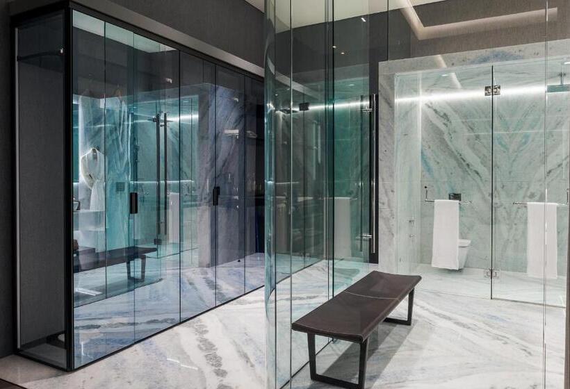 エクゼクティブスイート, Alexander