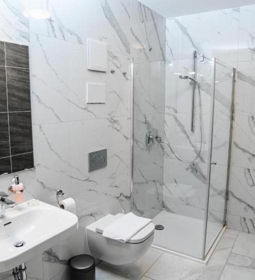 غرفة قياسية, Flora