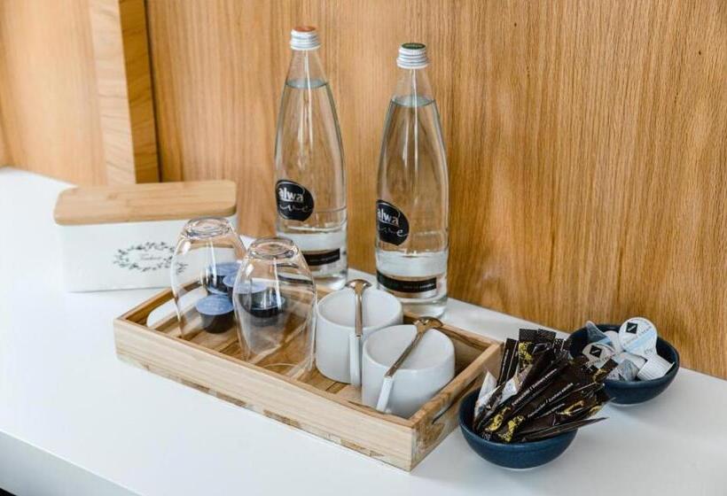 غرفة عائلية, Flora