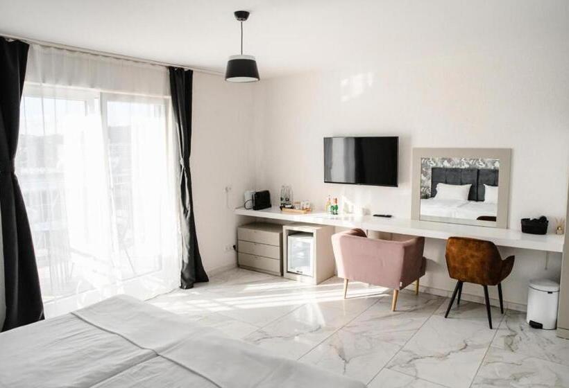 غرفة عائلية, Flora