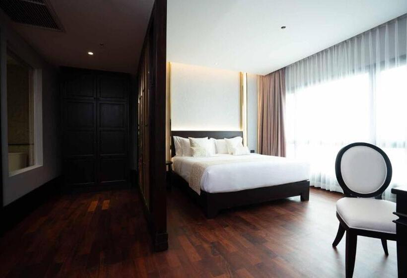 带城市景观的套间, Mintra