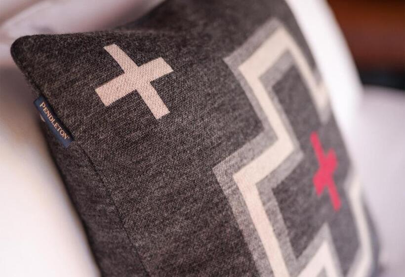 غرفة قياسية لذوى الاحتياجات الخاصة, Pagosa River Domes