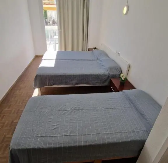 اتاق استاندارد سه نفره, Hostal Sol De Mallorca