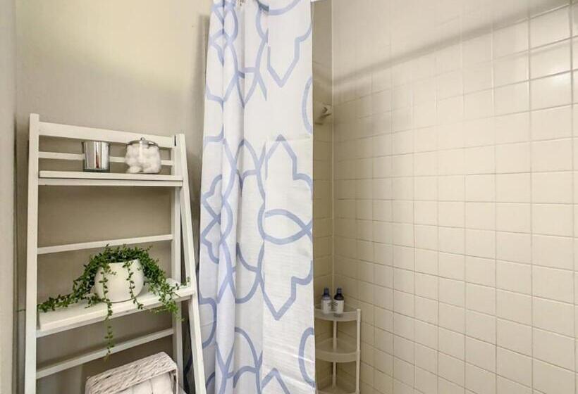 اتاق استاندارد, Charming Lakeview Retreat Ii
