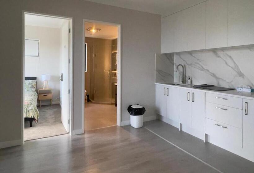 Quarto Economy, Murphys Guest Home