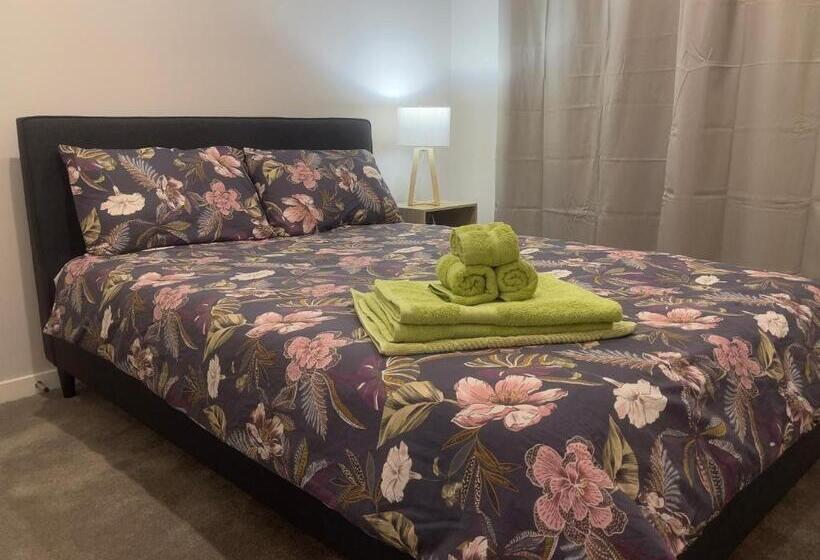 Quarto Economy, Murphys Guest Home