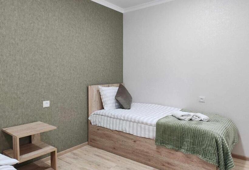 اتاق استاندارد با چشم‌انداز باغ, Sun House