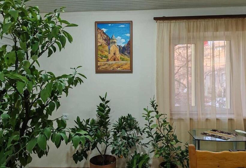 اتاق استاندارد با چشم‌انداز باغ, Sun House