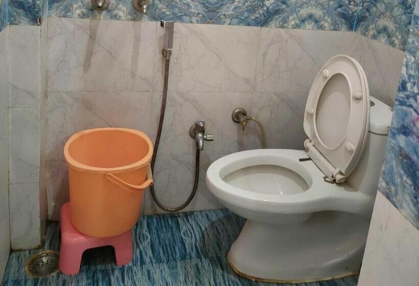 트리플 클래식 룸, Spot On Shree Krishna Hotel And Restaurant