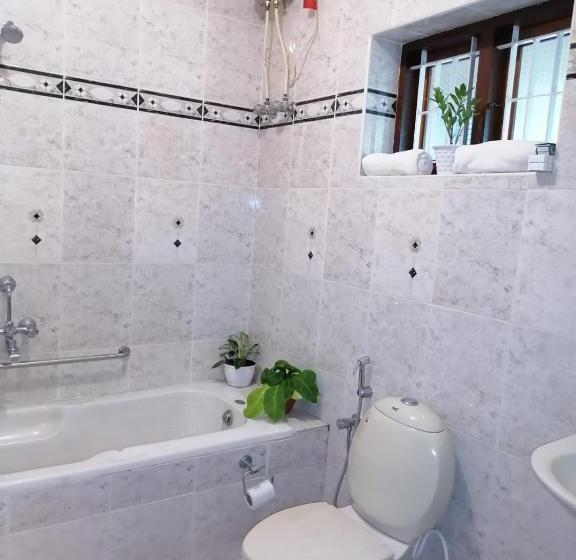 Camera Deluxe con Balcone, Surendram Villa