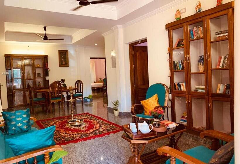 Camera Deluxe con Balcone, Surendram Villa