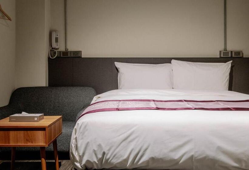 اتاق سوپریور, Saturn