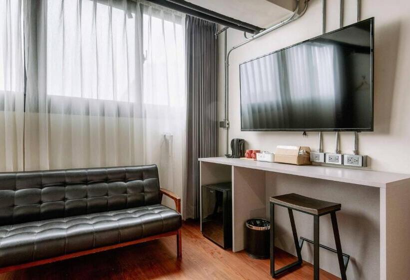 اتاق لوکس, Saturn