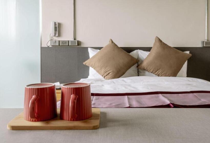 اتاق لوکس, Saturn