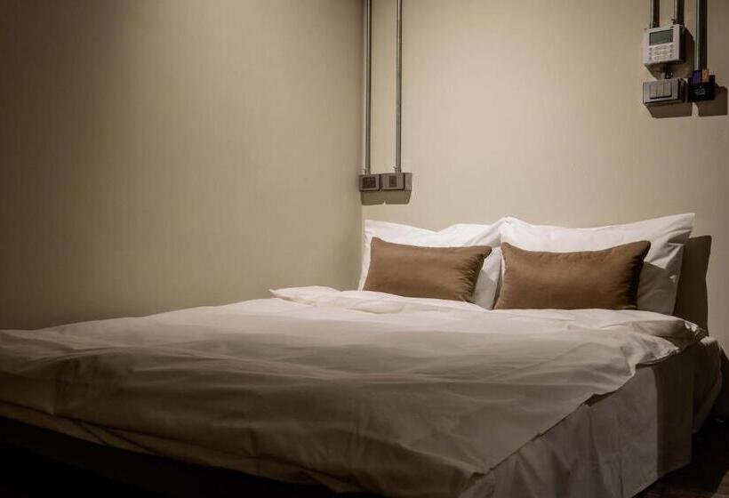 اتاق استاندارد چهار تخته, Saturn