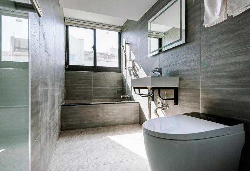 اتاق لوکس, Saturn