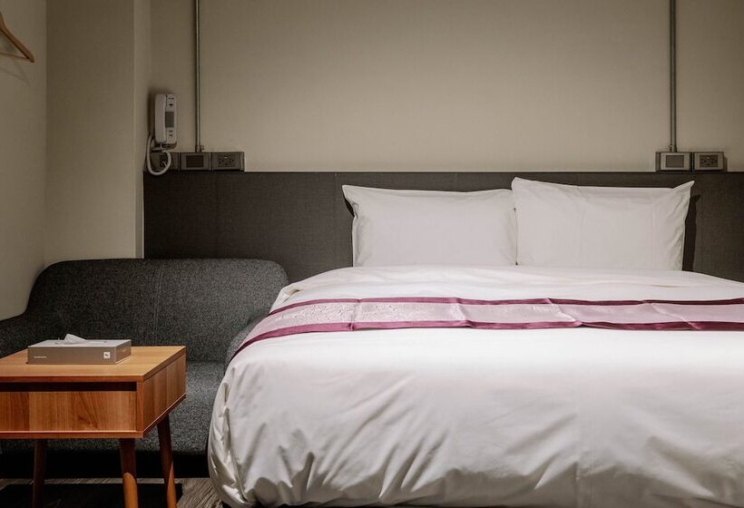 اتاق سوپریور, Saturn