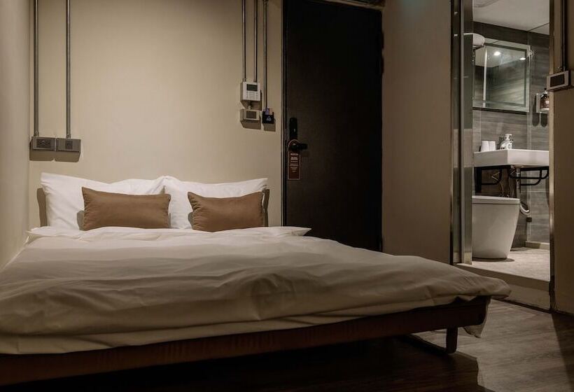 اتاق استاندارد چهار تخته, Saturn