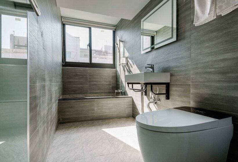 اتاق لوکس, Saturn