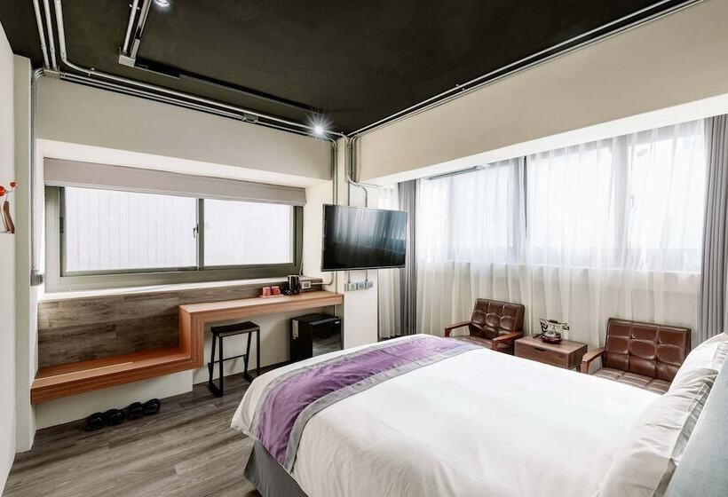 اتاق لوکس, Saturn