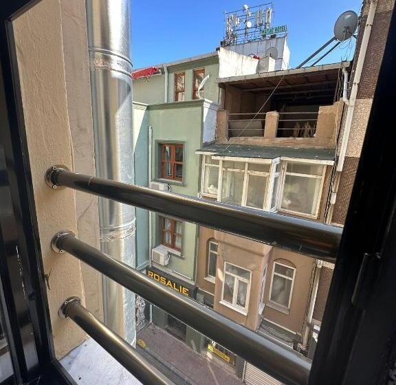 اتاق لوکس با بالکن, Aya Langa Guesthouse