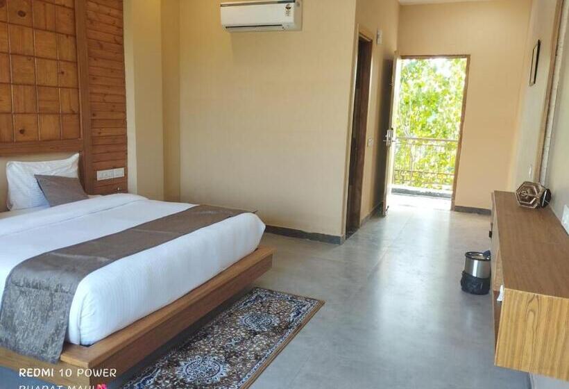 חדר סופריור, Corbett Nishk Resort