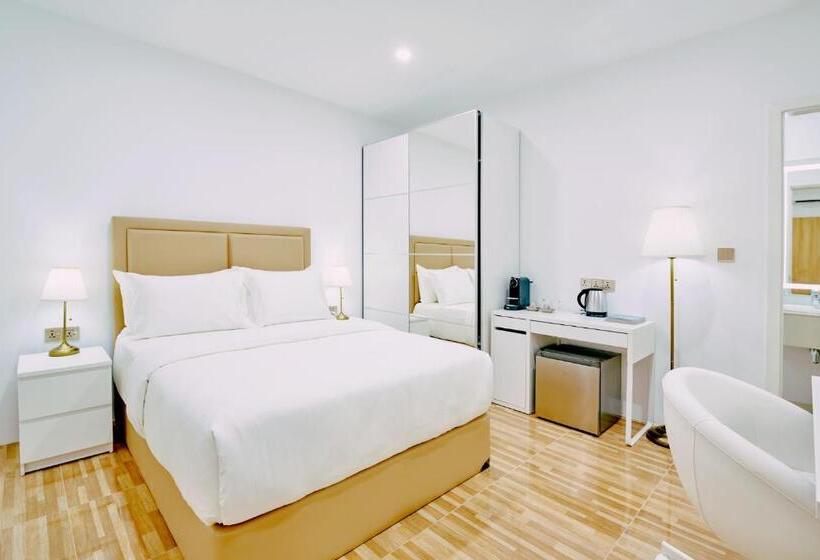 اتاق لوکس خانوادگی, Akomadoo Retreat