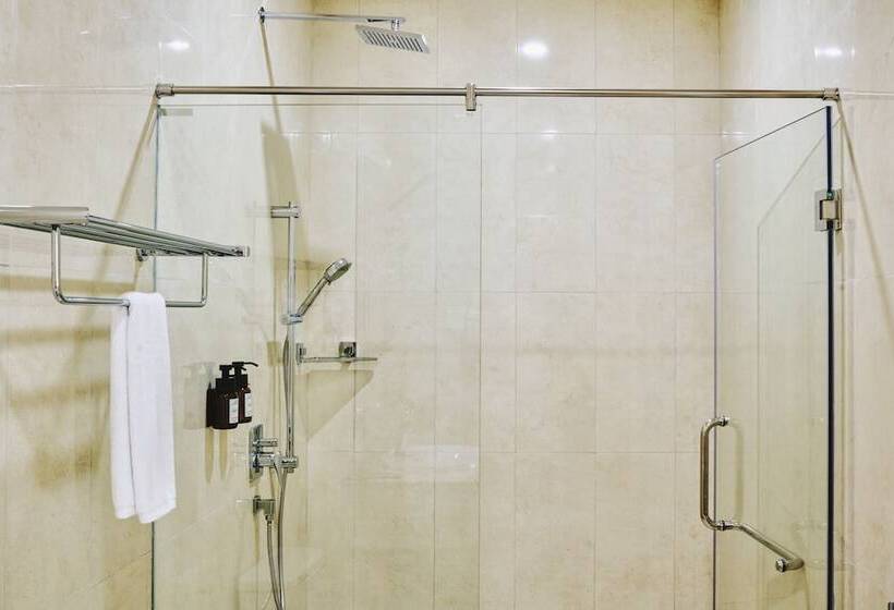 اتاق لوکس, Akomadoo Retreat