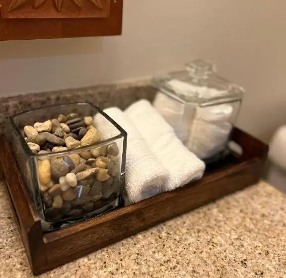 スイート, Cozy Mountain View Condo