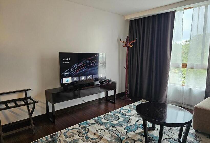 סוויטה דלוקס, Baguio Forest Lodge At Camp John Hay 004