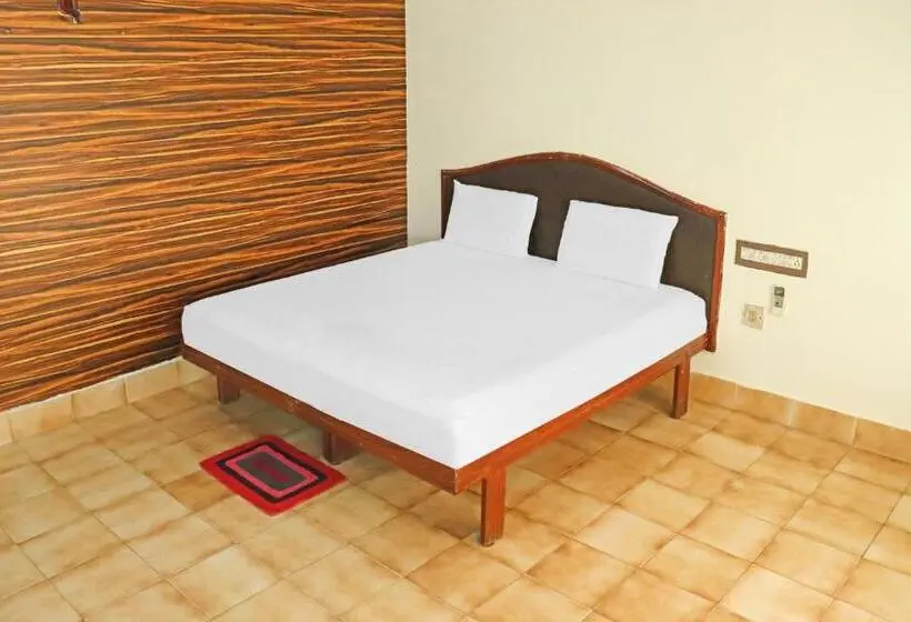 Classic Kolmen Hengen Huone, Oyo Flagship Venus Lodge