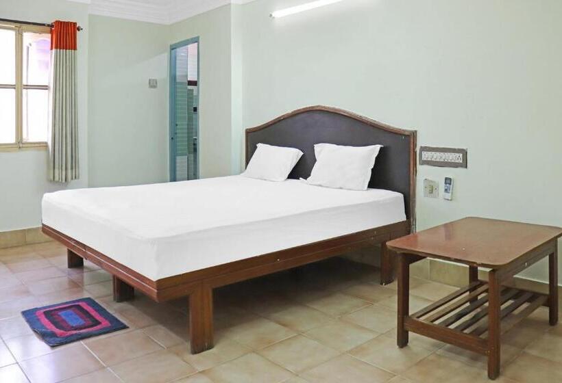Quarto Triplo Clássico, Oyo Flagship Venus Lodge