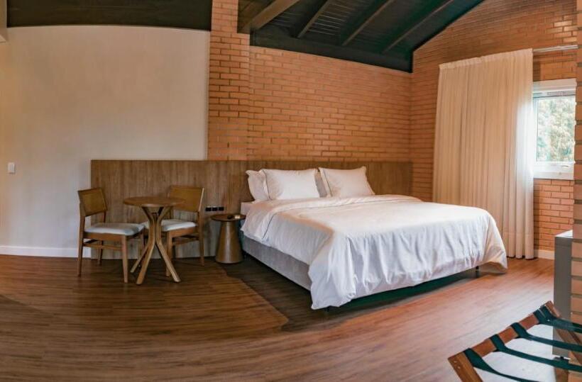 جناح مطل على البحيرة, Village Du Lac