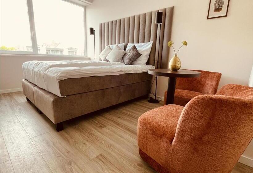 디럭스 룸, 24 Single Bed Accommodation