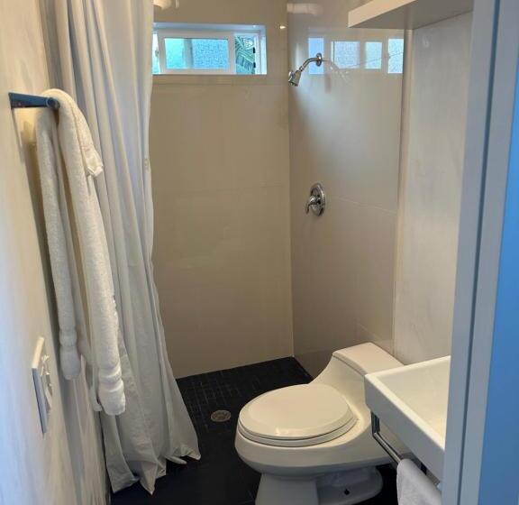 Superior Studio, Tropical Oasis On The Water Crown Point