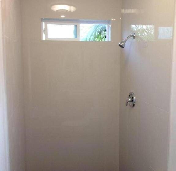 Superior Studio, Tropical Oasis On The Water Crown Point