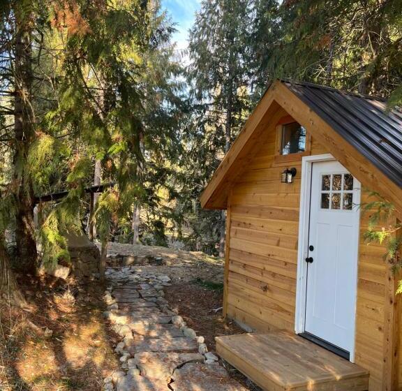 스탠다드 룸, Cutest Little Cabin In The Woods
