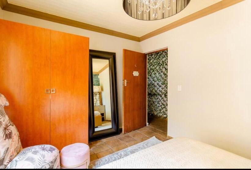 3间卧室的房子, Ishoba Retreat