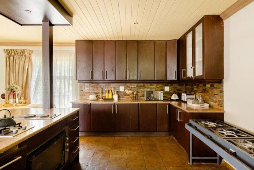 3间卧室的房子, Ishoba Retreat