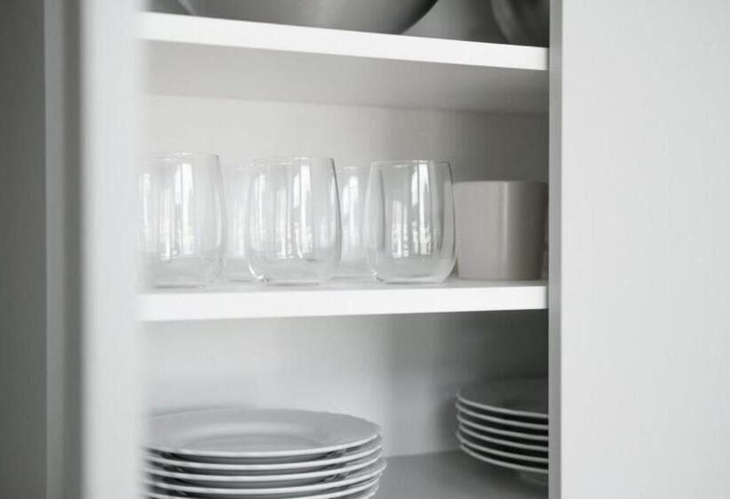 إستوديو قياسى, Waterfront Cabins