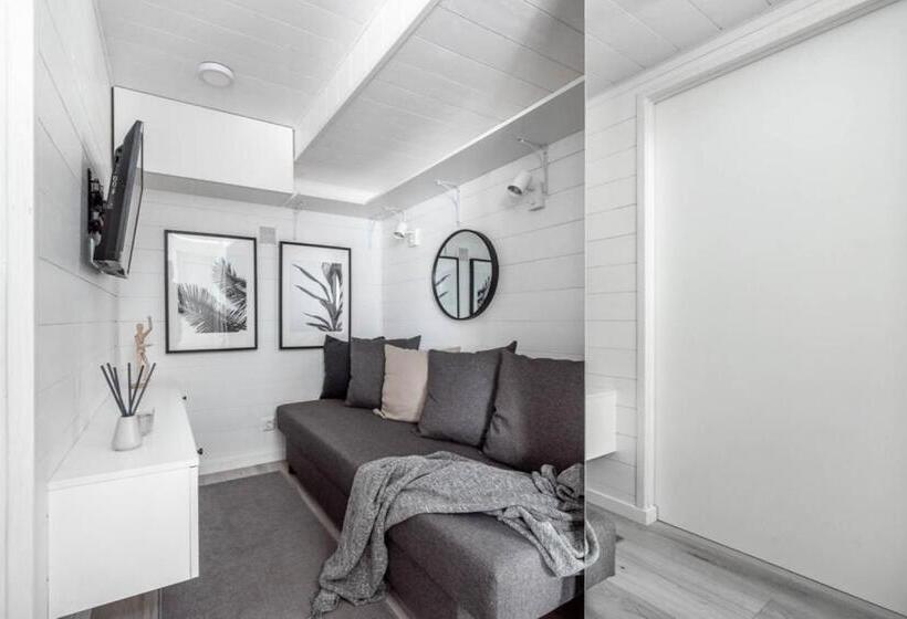 إستوديو قياسى, Waterfront Cabins