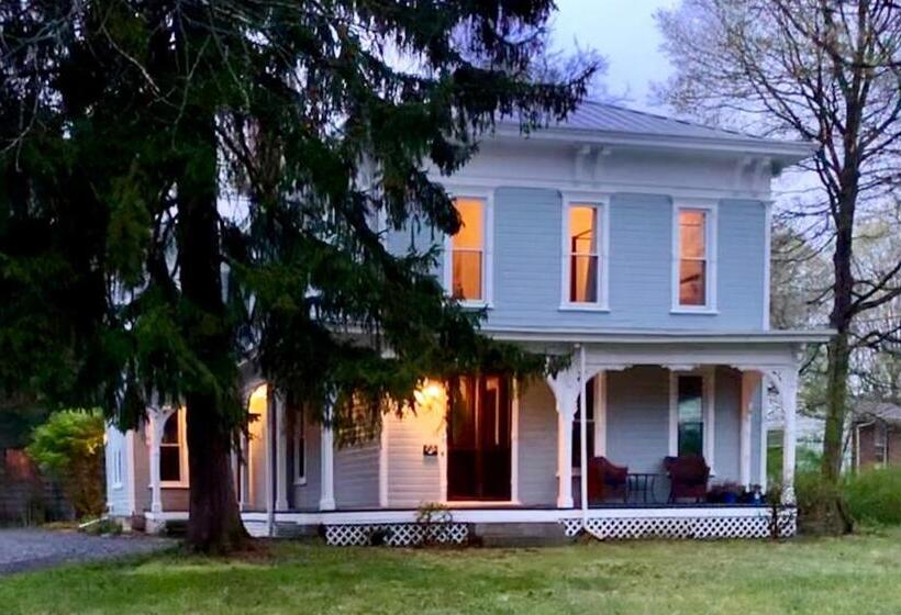 スタンダードルーム, The Rogan House