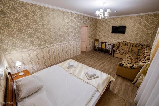 Süit, гостинний двір