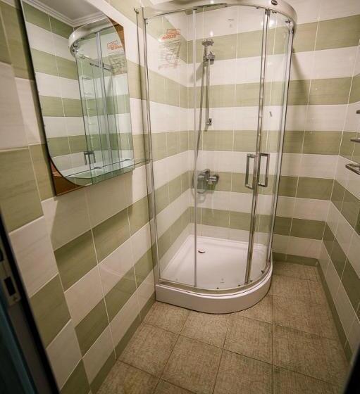 Ekonomik Oda, гостинний двір