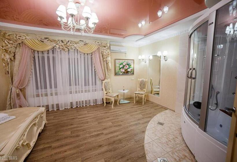 Superior Oda, гостинний двір