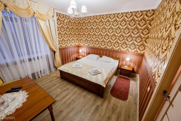 Standart Oda, гостинний двір