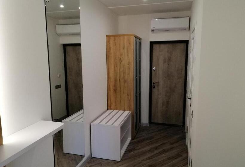 Standart Oda, гостинний двір